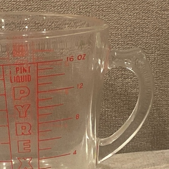 Vintage Pyrex Clear Measuring Cup with Red Markings #516 - Picture 2 of 4